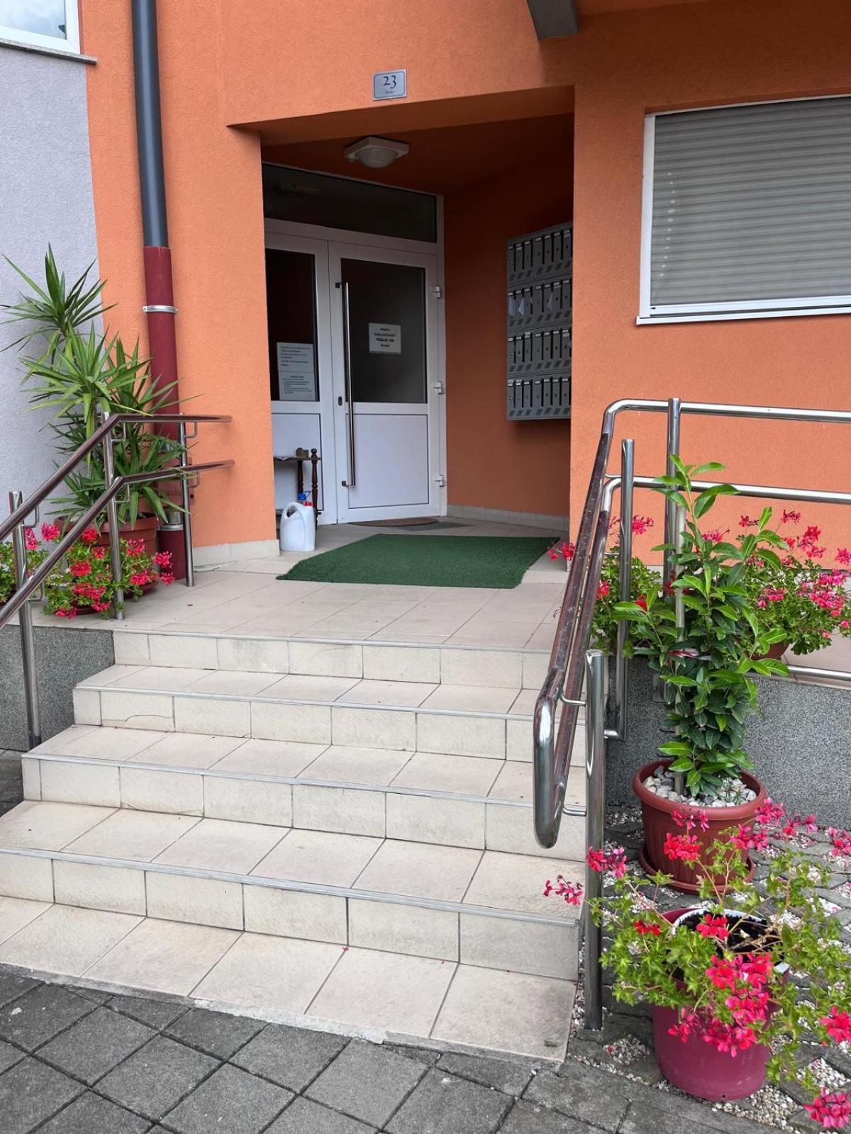 Studio Apartman - Sweet&Little Vrbovec Exterior photo